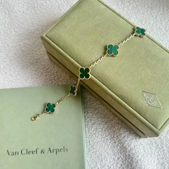 Van Cleef & Arpels 18k gold five-flower malachite bracelet - Picture 1 of 6